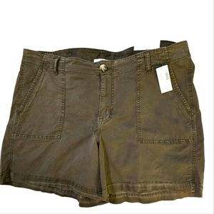 NWT Maurices Ladies Shorts Size 18w Dark Olive Green